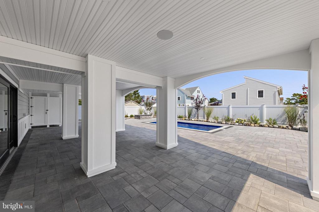 309 W 16TH STREET