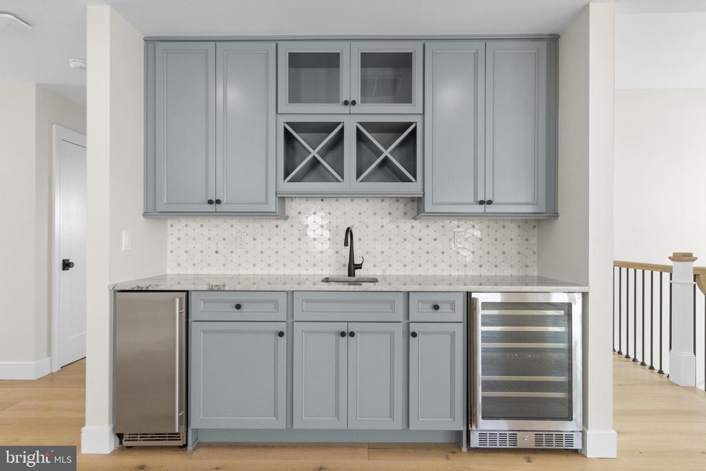309 W 16TH STREET