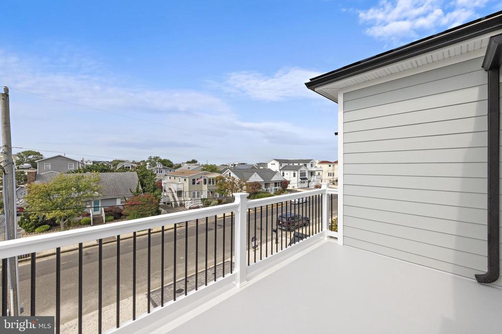 309 W 16TH STREET