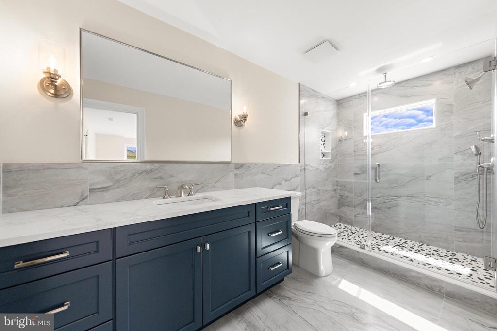 309 W 16TH STREET