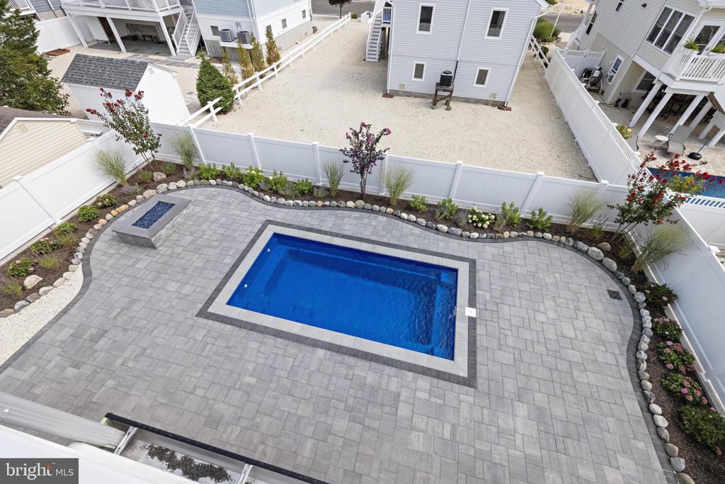 309 W 16TH STREET