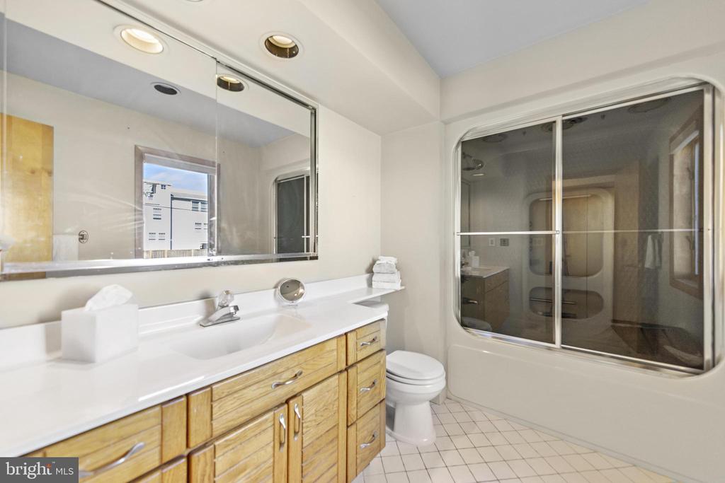 402 CENTRAL AVENUE