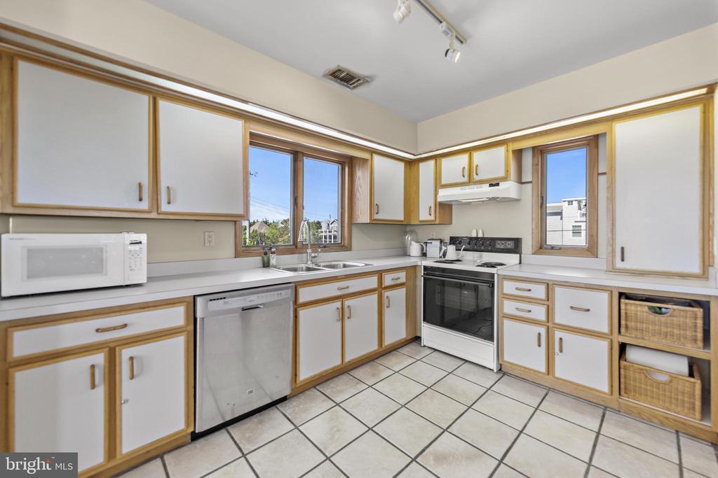 402 CENTRAL AVENUE