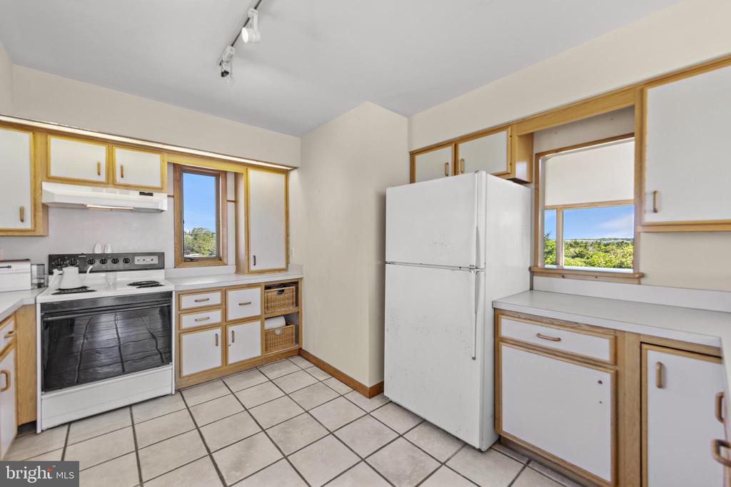 402 CENTRAL AVENUE