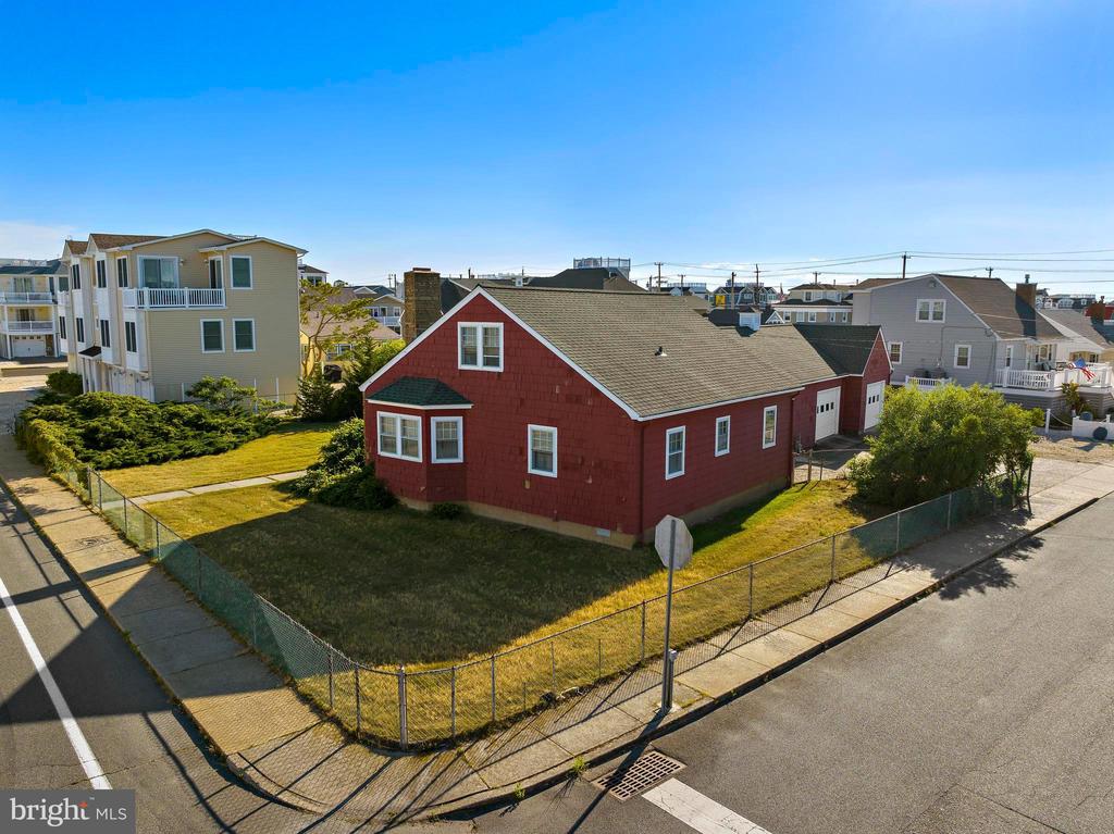 20 E SOUTH 33RD STREET