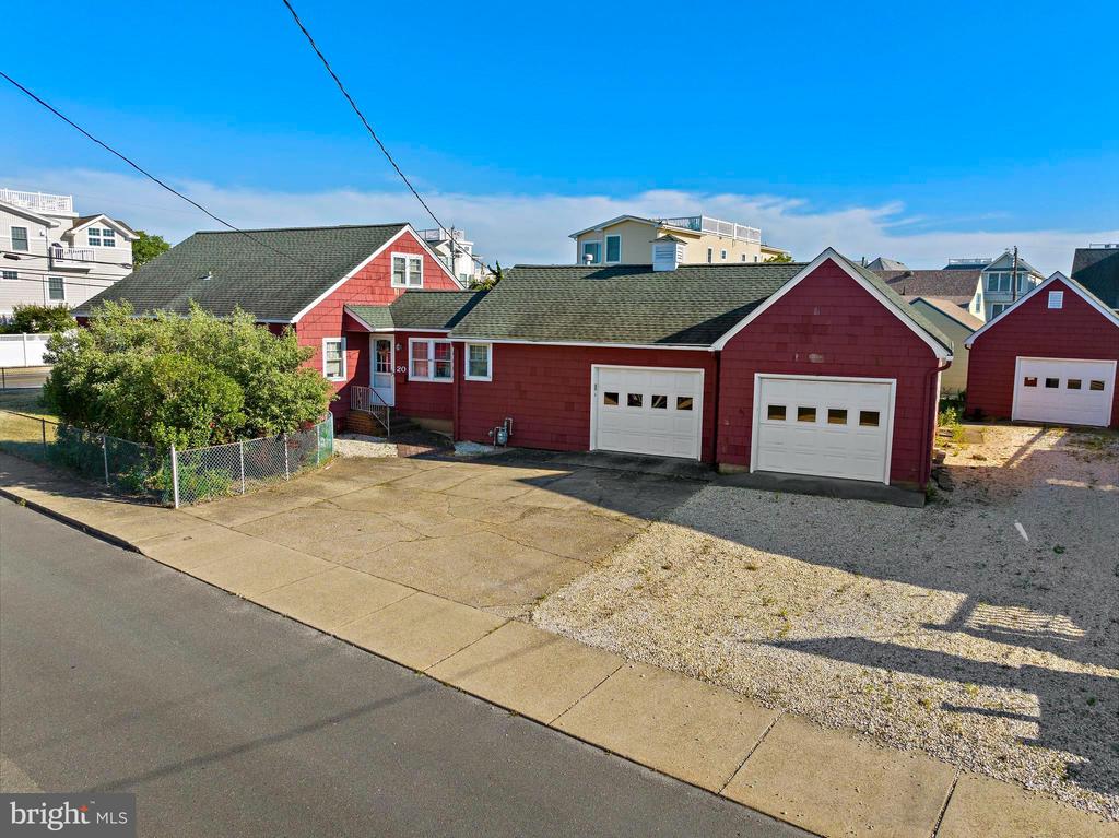 20 E SOUTH 33RD STREET