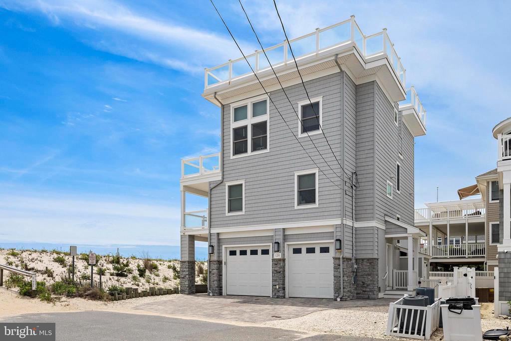 128 E SAND DUNE LANE