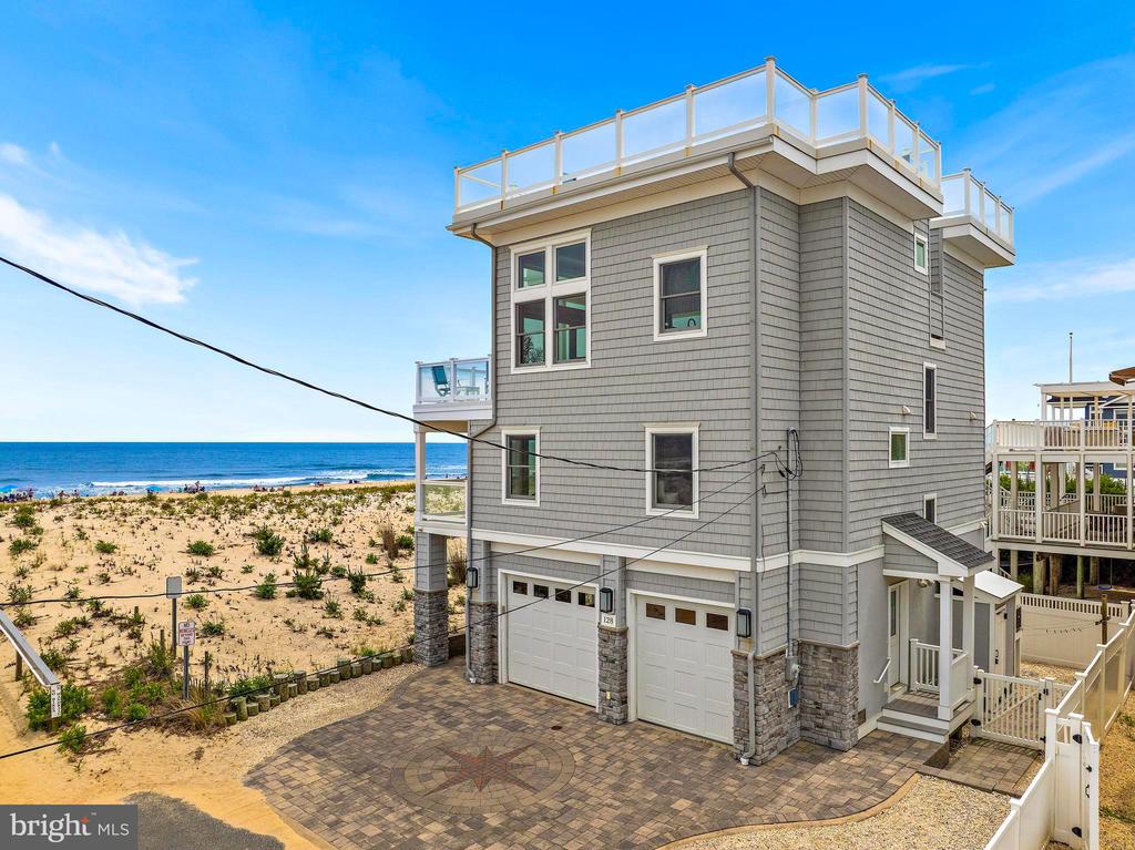 128 E SAND DUNE LANE