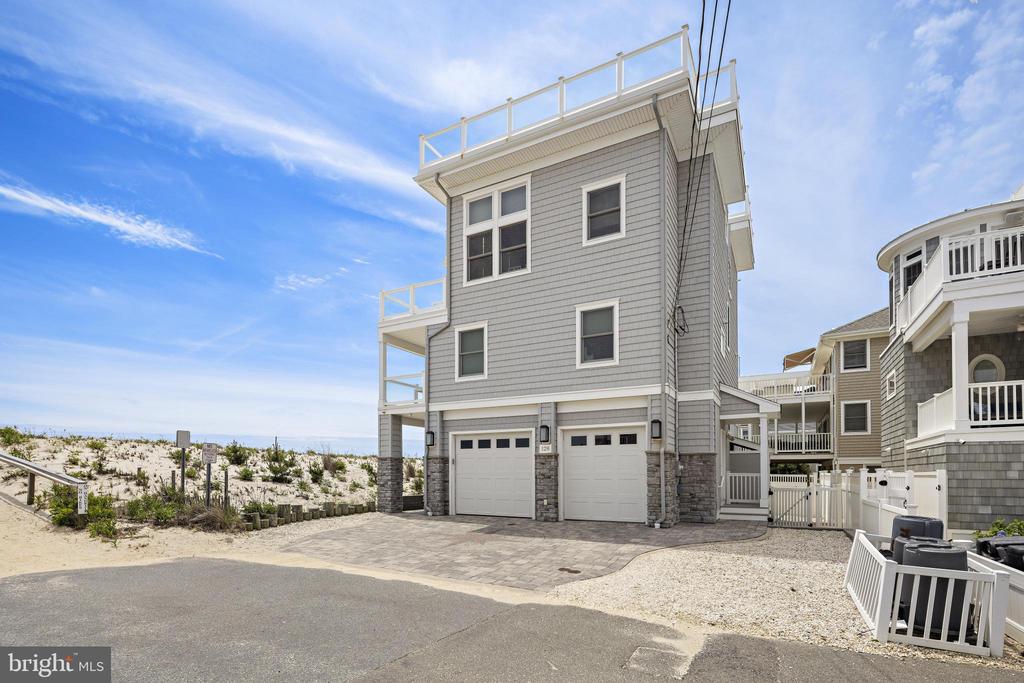 128 E SAND DUNE LANE