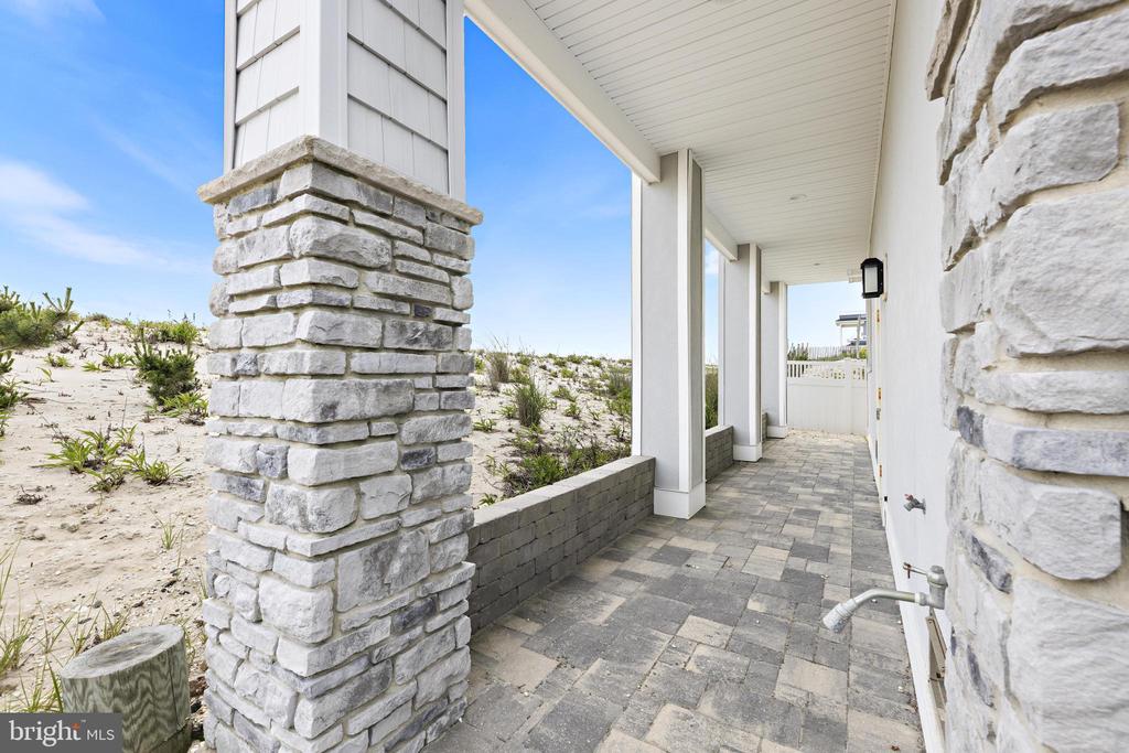 128 E SAND DUNE LANE