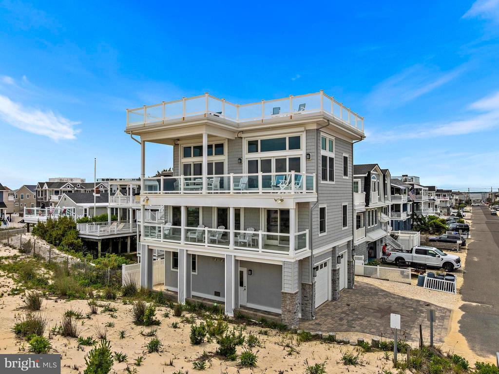 128 E SAND DUNE LANE
