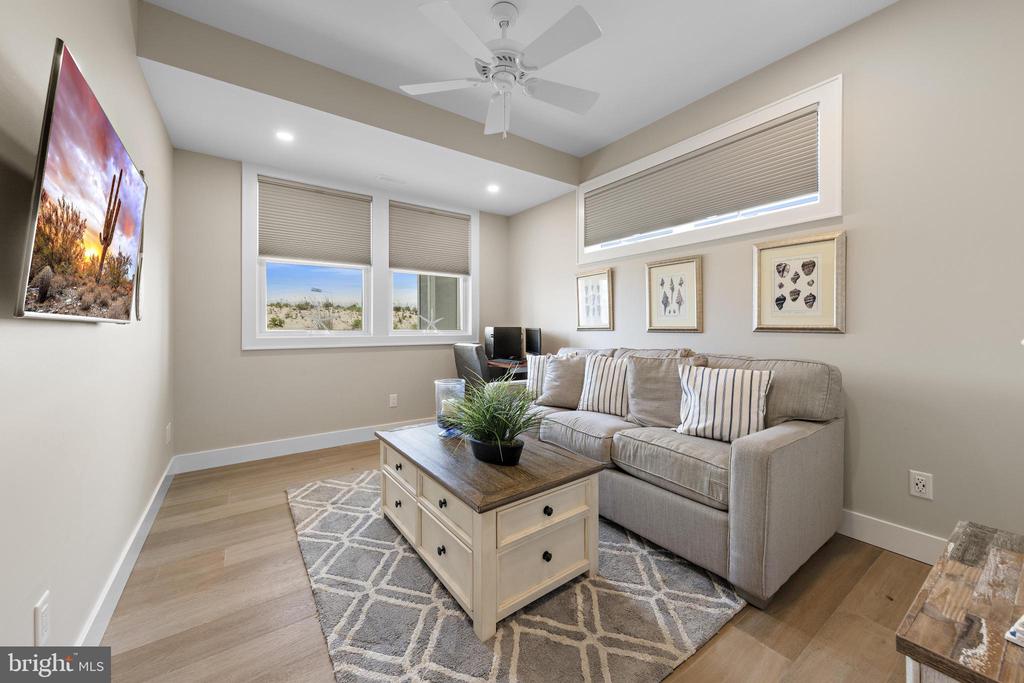 128 E SAND DUNE LANE