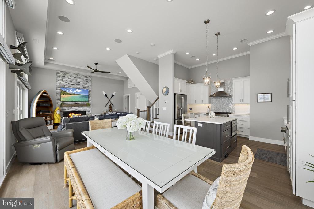 128 E SAND DUNE LANE