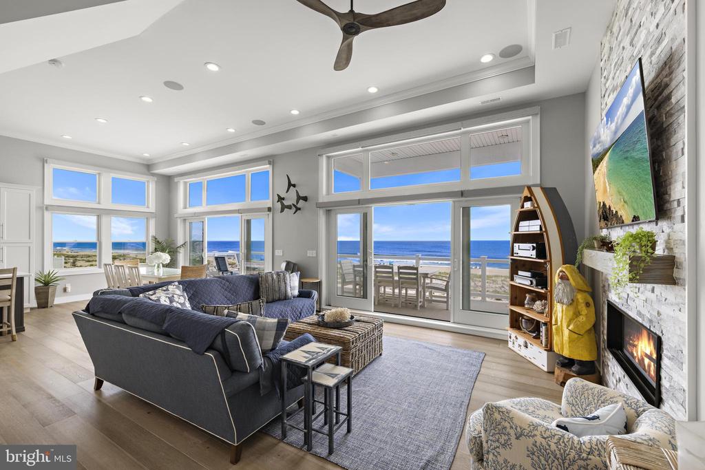 128 E SAND DUNE LANE