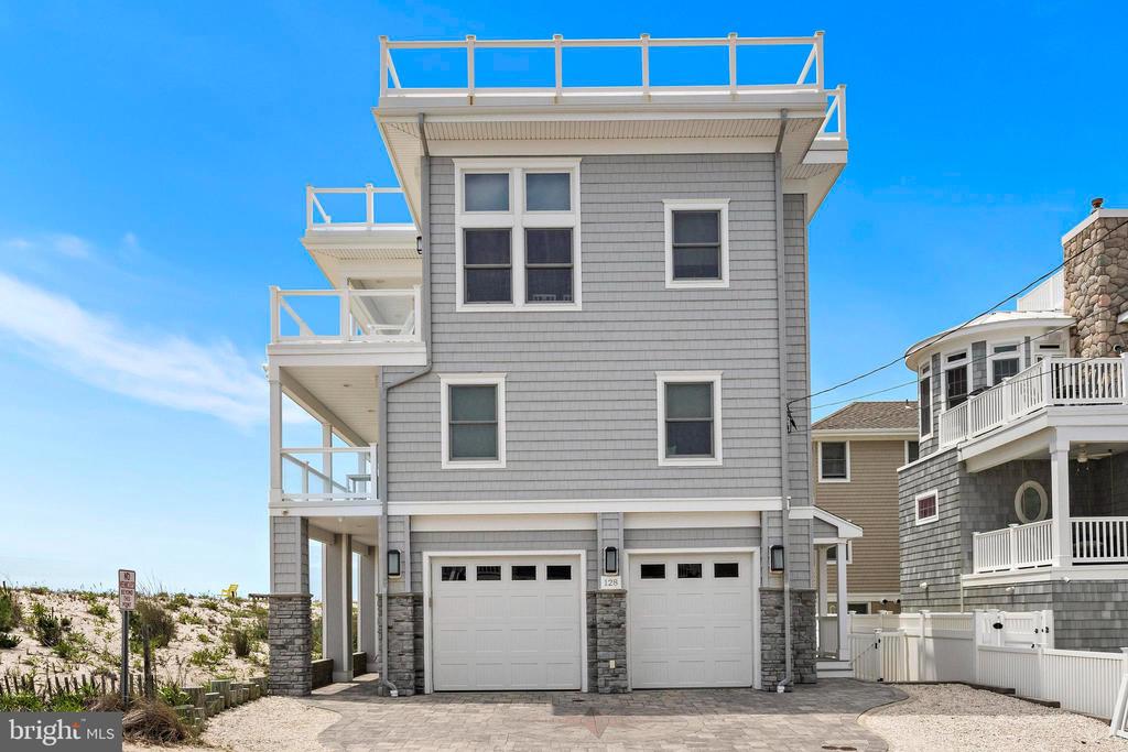128 E SAND DUNE LANE