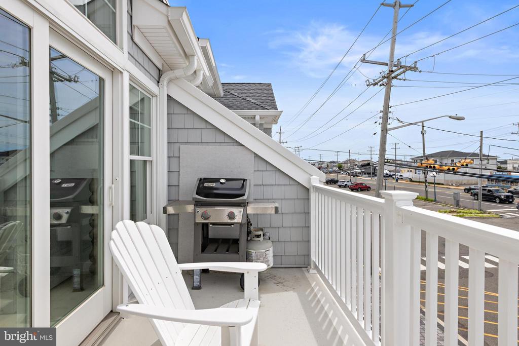 2020 LONG BEACH BLVD Unit: 2-C (SW)