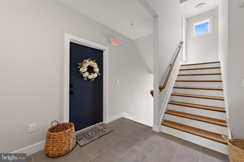 2020 LONG BEACH BLVD Unit: 2-C (SW)