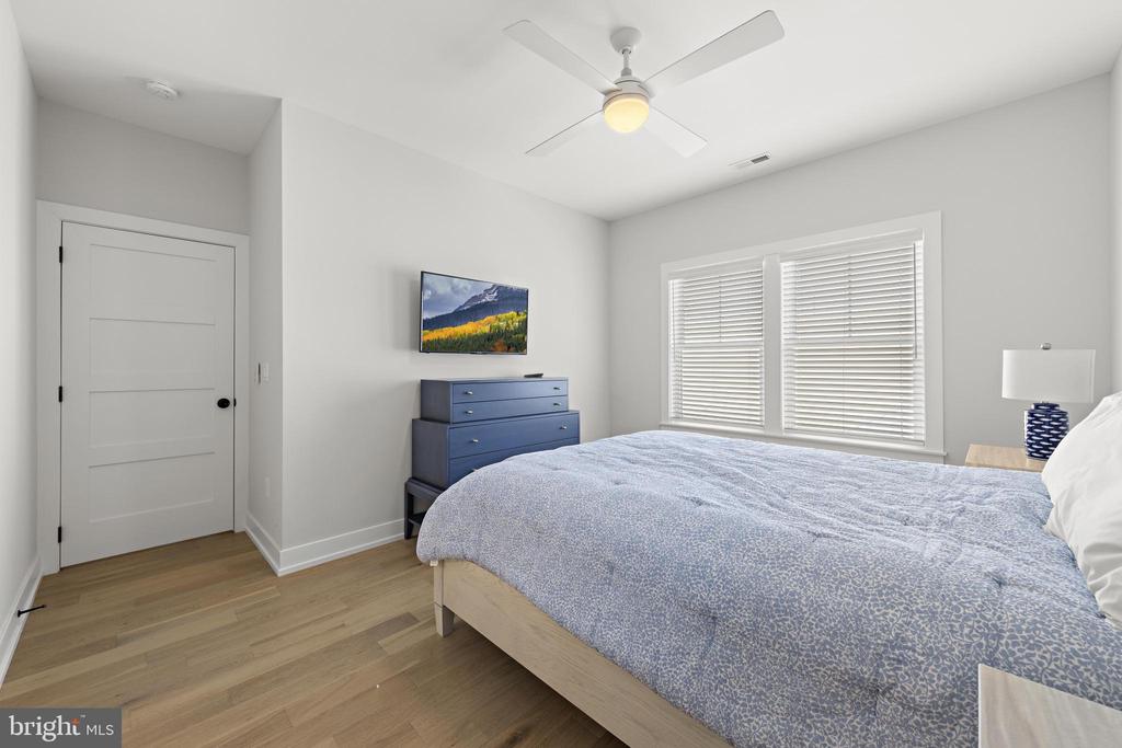 2020 LONG BEACH BLVD Unit: 2-C (SW)