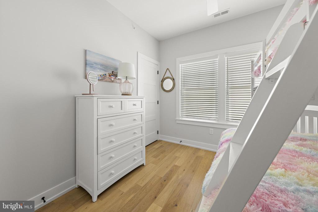 2020 LONG BEACH BLVD Unit: 2-C (SW)