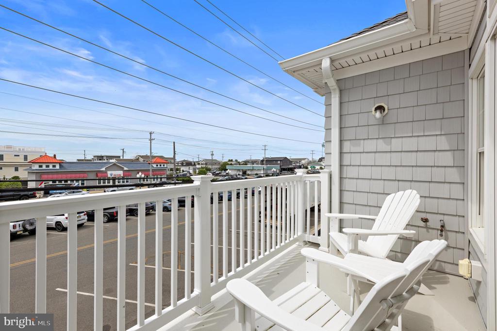 2020 LONG BEACH BLVD Unit: 2-C (SW)