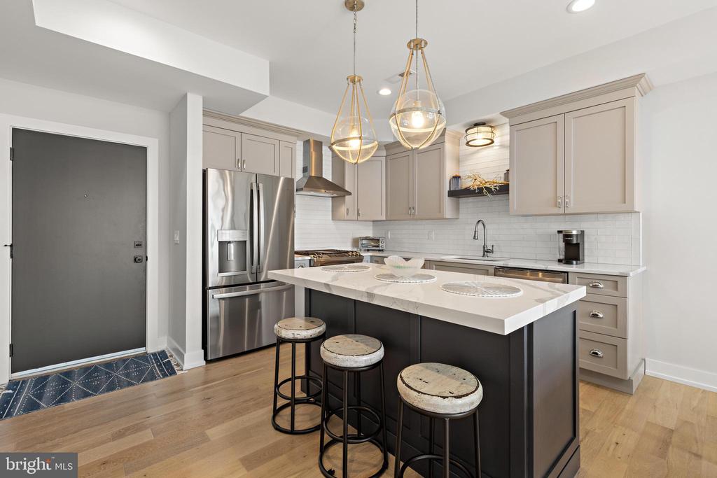 2020 LONG BEACH BLVD Unit: 2-C (SW)