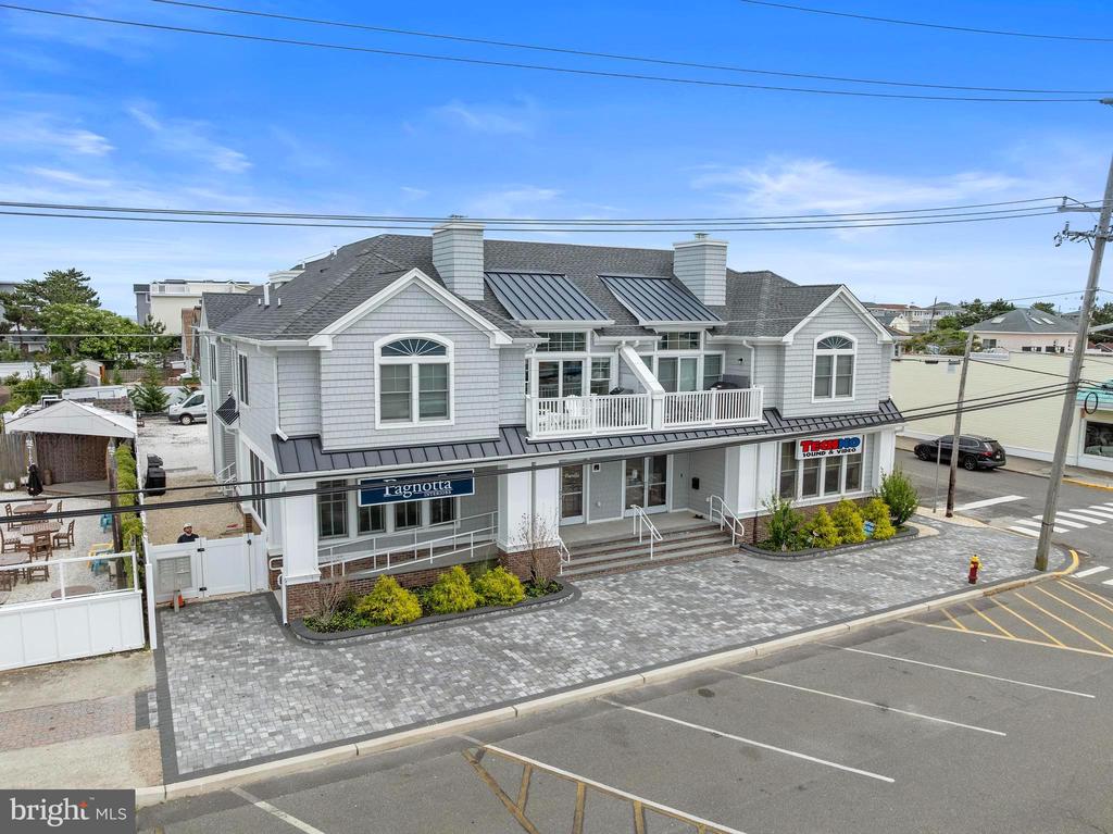 2020 LONG BEACH BLVD Unit: 2-C (SW)