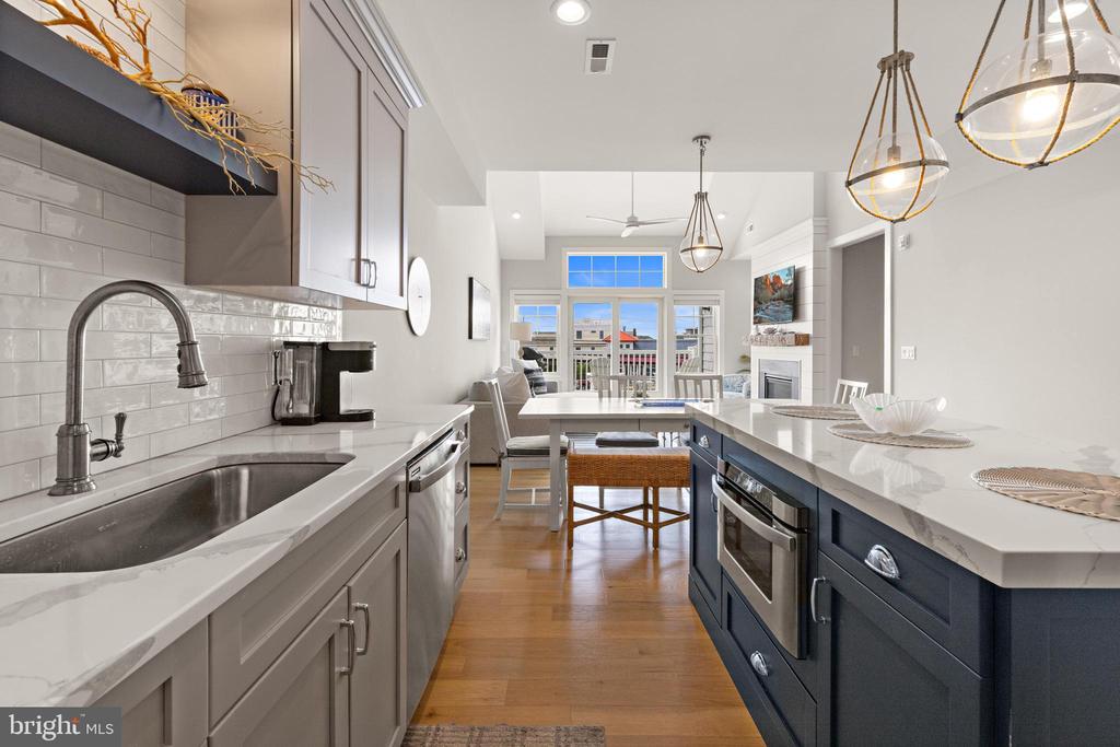 2020 LONG BEACH BLVD Unit: 2-C (SW)