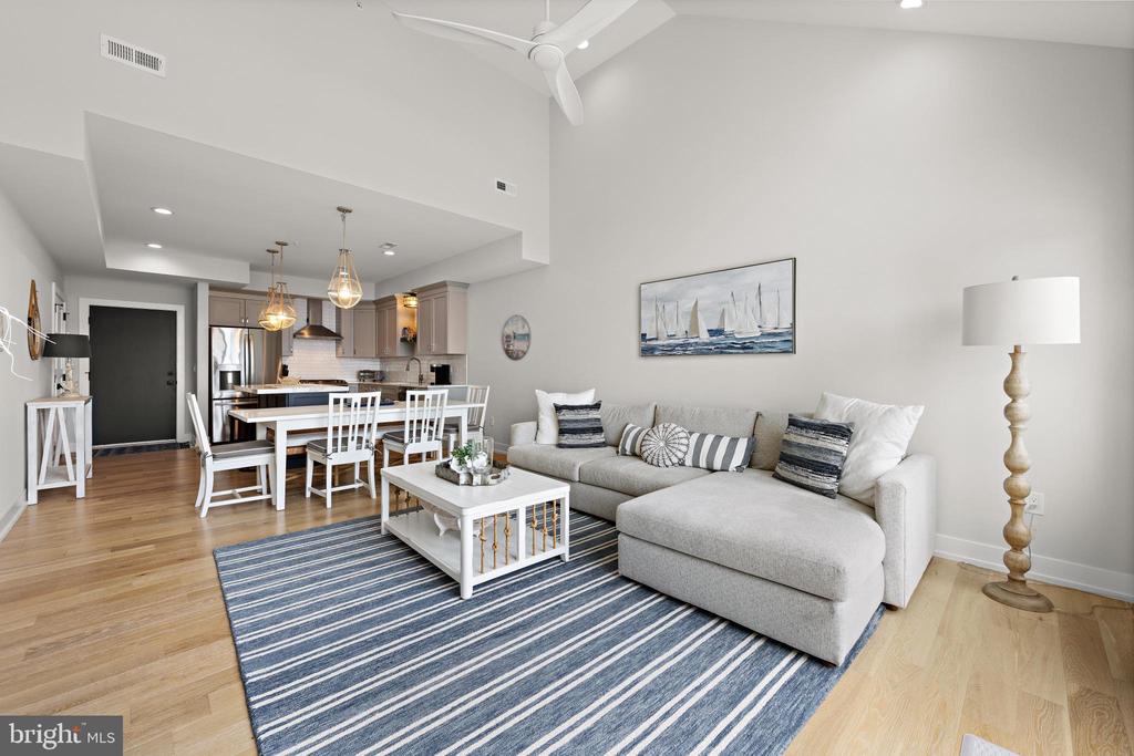 2020 LONG BEACH BLVD Unit: 2-C (SW)
