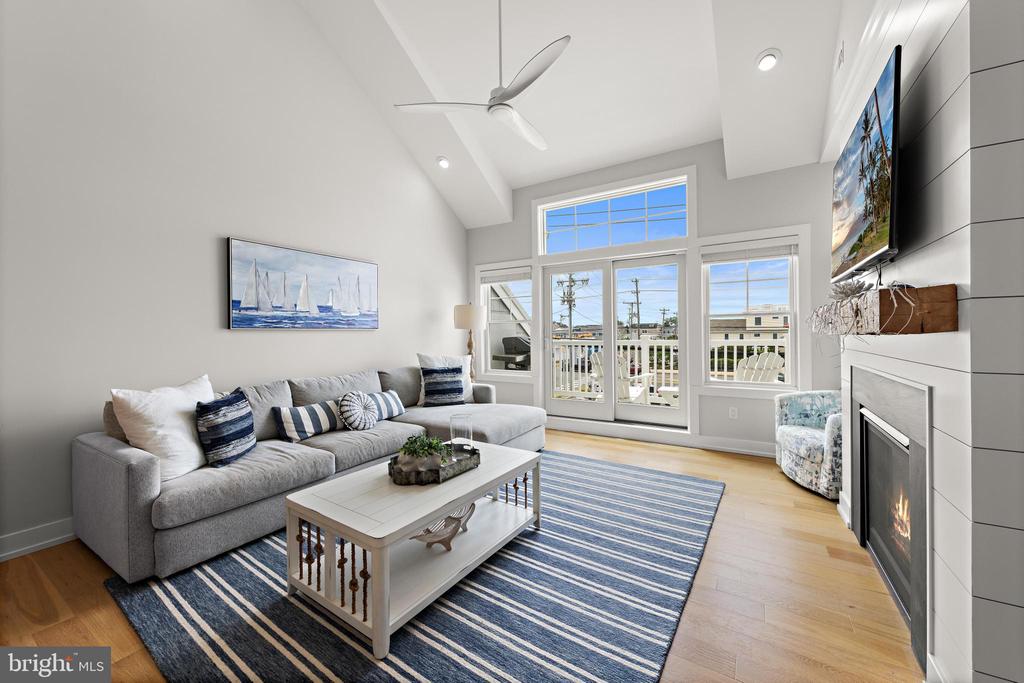 2020 LONG BEACH BLVD Unit: 2-C (SW)