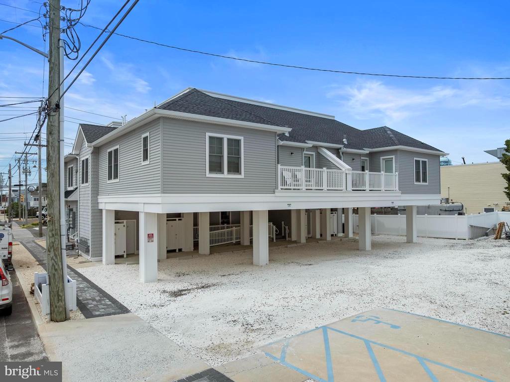 2020 LONG BEACH BLVD Unit: 2-C (SW)