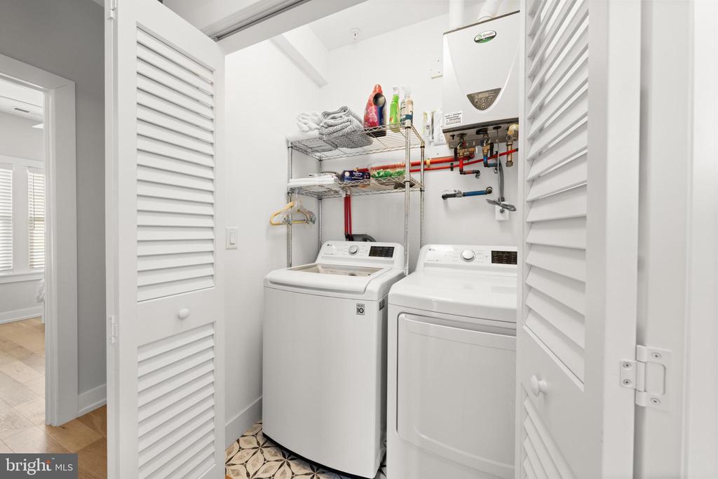 2020 LONG BEACH BLVD Unit: 2-C (SW)