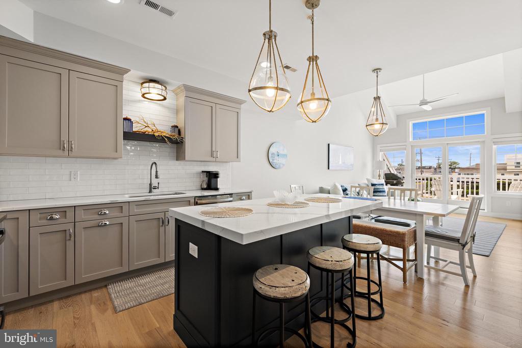 2020 LONG BEACH BLVD Unit: 2-C (SW)