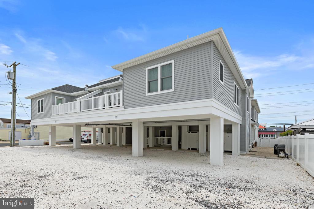 2020 LONG BEACH BLVD Unit: 2-C (SW)