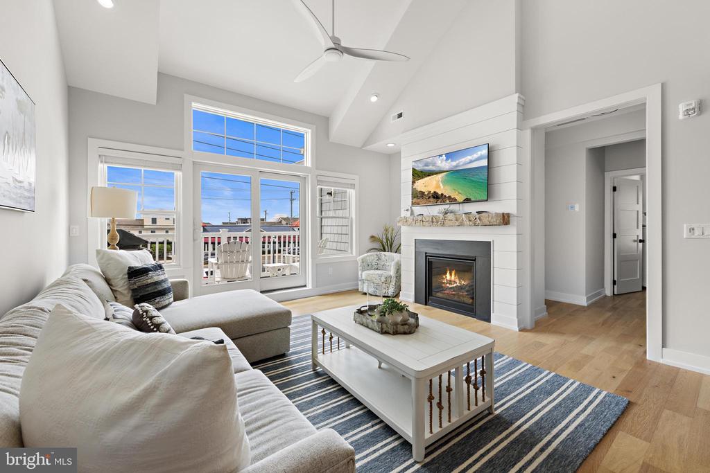 2020 LONG BEACH BLVD Unit: 2-C (SW)
