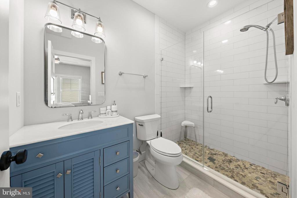 2020 LONG BEACH BLVD Unit: 2-C (SW)