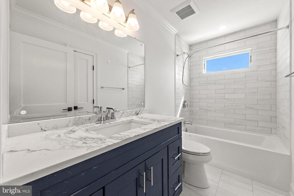 354 W 11TH STREET