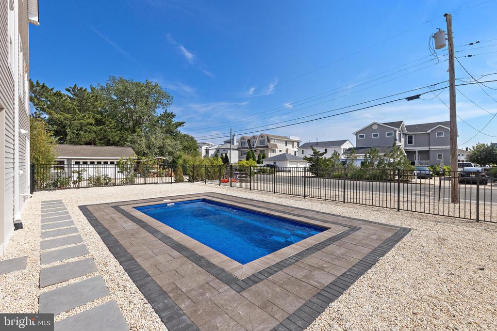 354 W 11TH STREET