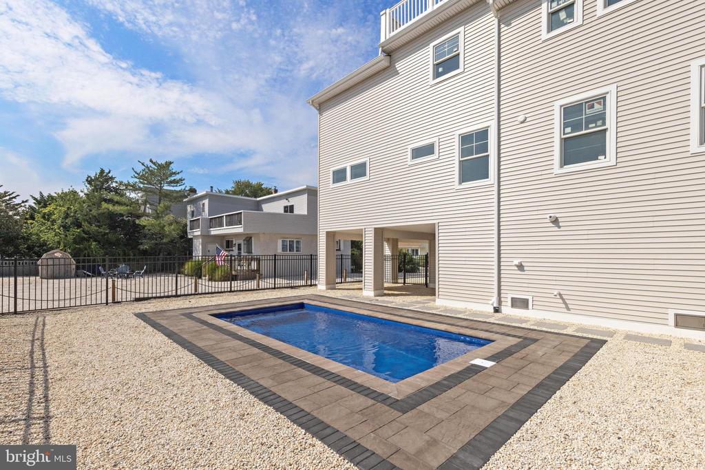 354 W 11TH STREET