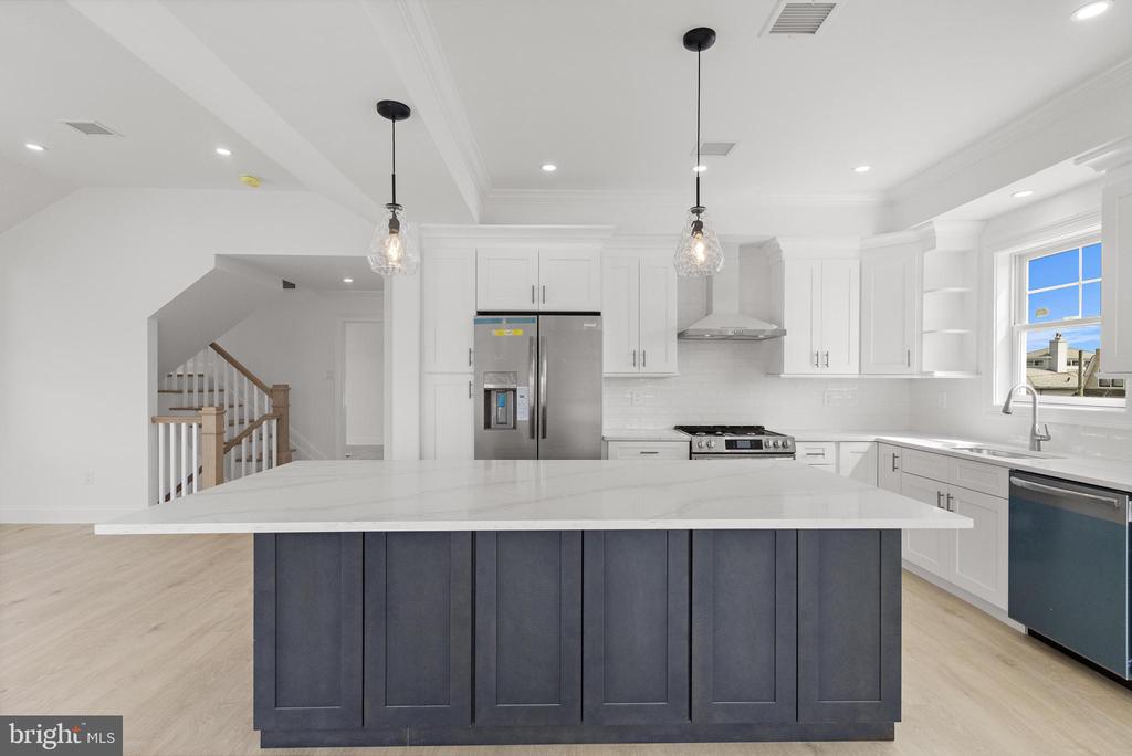 354 W 11TH STREET