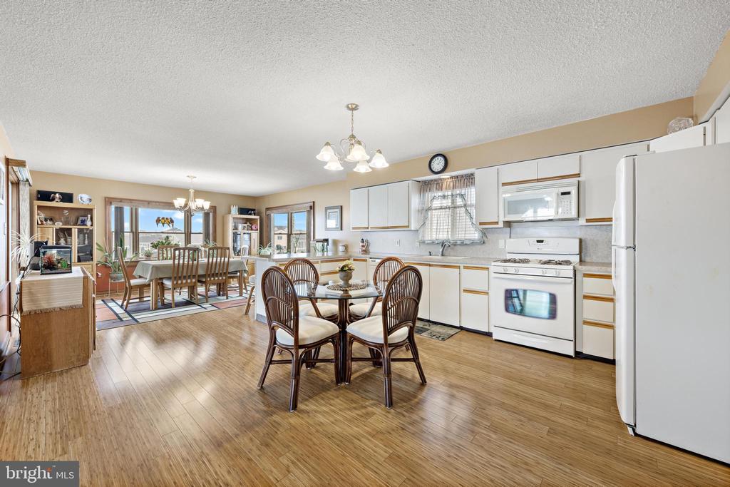 126 E HUDSON DRIVE