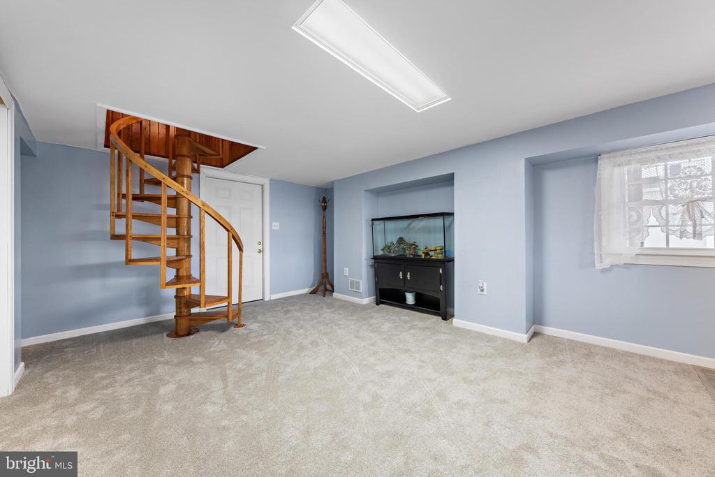 126 E HUDSON DRIVE