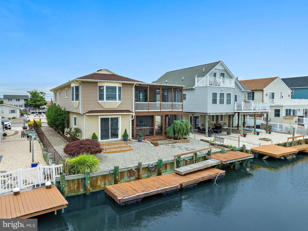 126 E HUDSON DRIVE