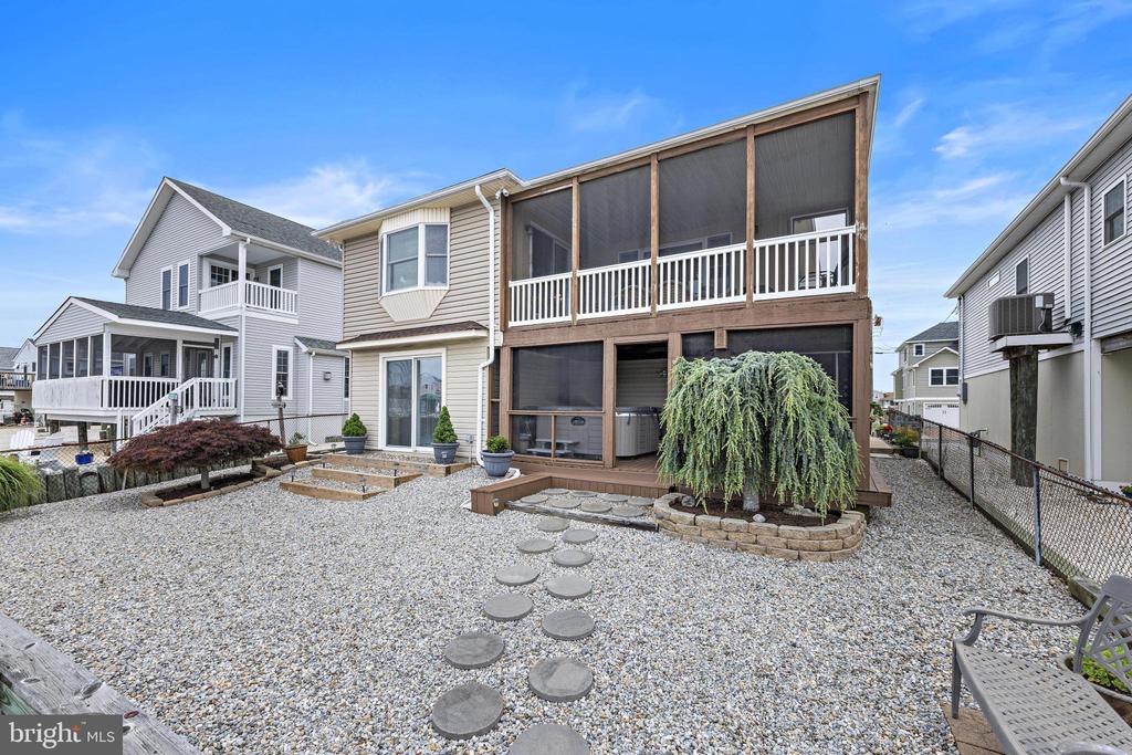 126 E HUDSON DRIVE