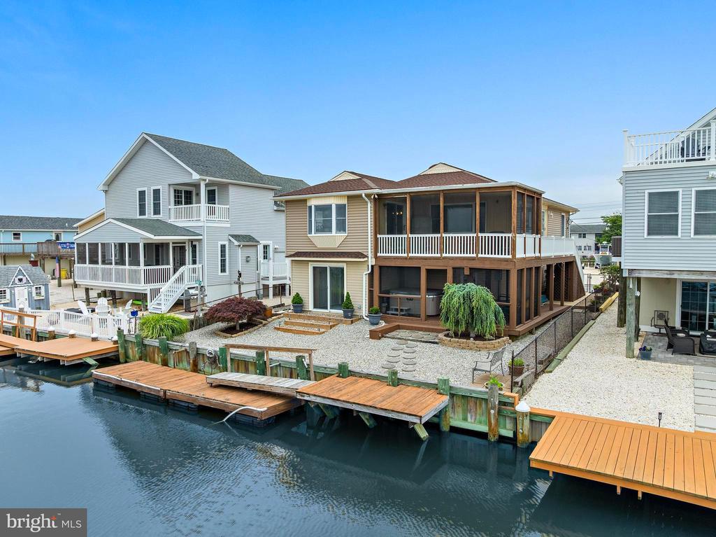 126 E HUDSON DRIVE