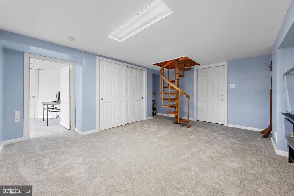 126 E HUDSON DRIVE