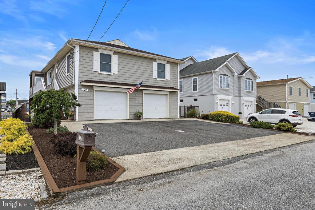 126 E HUDSON DRIVE