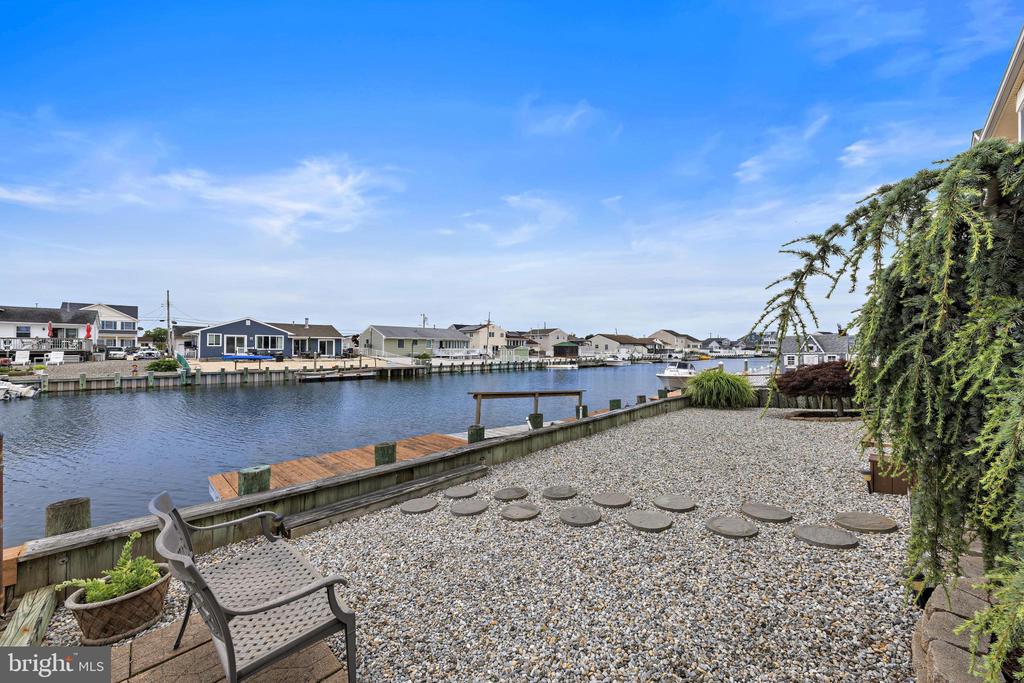 126 E HUDSON DRIVE