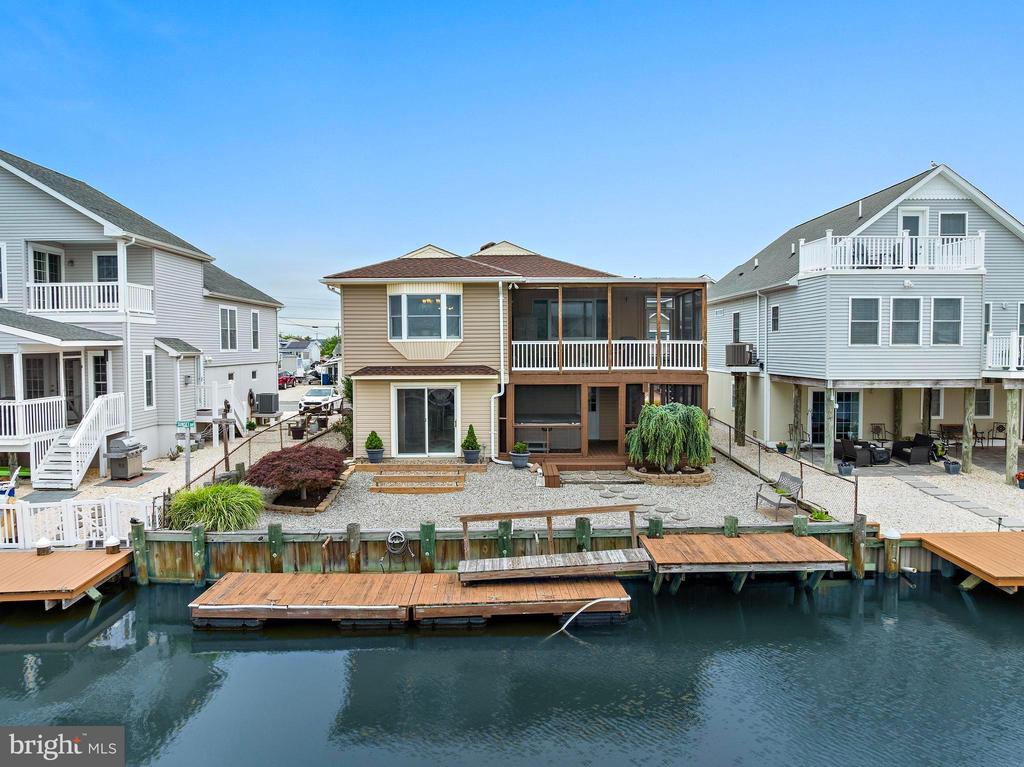 126 E HUDSON DRIVE
