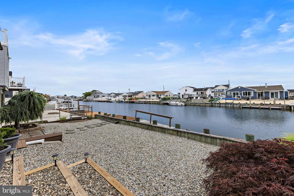 126 E HUDSON DRIVE
