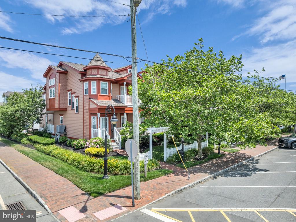 335 ENGLESIDE AVENUE